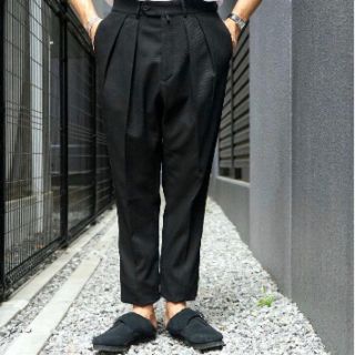 コモリ(COMOLI)の★値下げ中　NEAT  Cotton Kersey Tapaerd Black(スラックス)