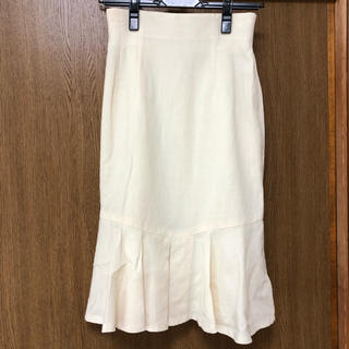 クリスチャンディオール(Christian Dior)のアイボリー　スカート (ひざ丈スカート)