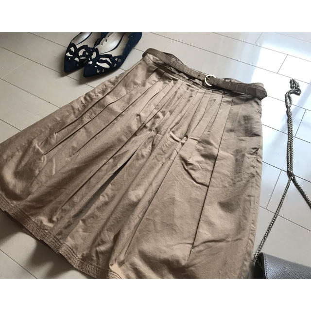 TOMORROWLAND(トゥモローランド)のトゥモローランド  ボールジィ     ベルト付きフレアスカート レディースのスカート(ひざ丈スカート)の商品写真