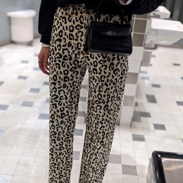 moussy レオパードワイドパンツ