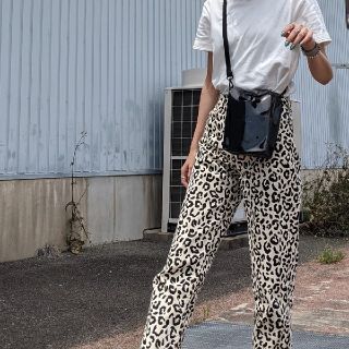 マウジー(moussy)のmoussy レオパードワイドパンツ(デニム/ジーンズ)