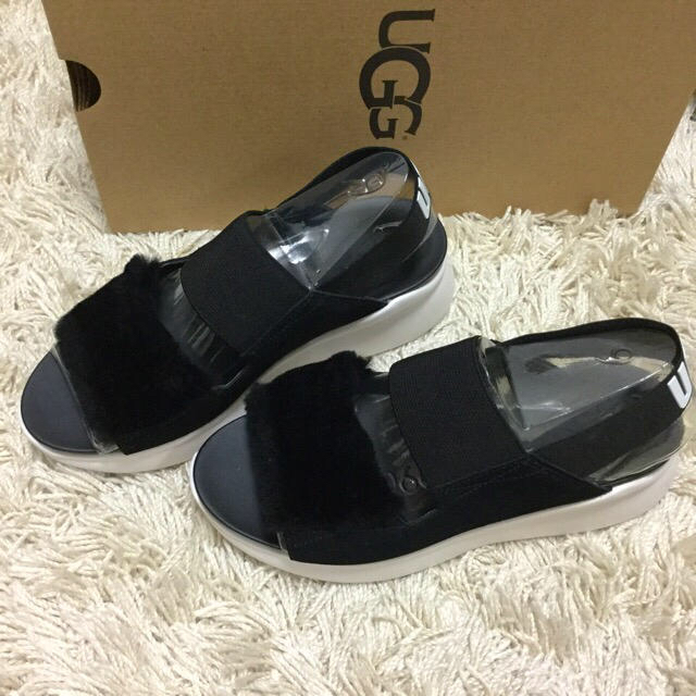 UGG(アグ)のUGG アグ✳︎シルバーレイク サンダル 23.5 レディースの靴/シューズ(サンダル)の商品写真