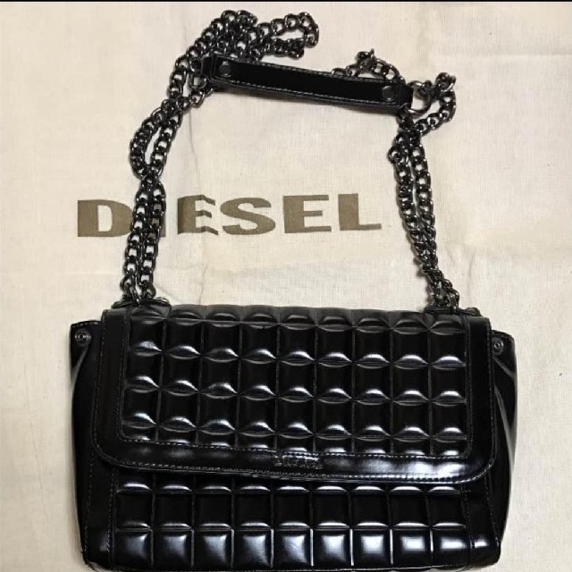 DIESEL(ディーゼル)のDIESEL　チェーン　ハンドバッグ　レディース レディースのバッグ(ショルダーバッグ)の商品写真