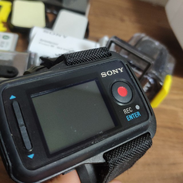 SONY(ソニー)のsony as100v + リモコン + 放水ケース スマホ/家電/カメラのカメラ(ビデオカメラ)の商品写真