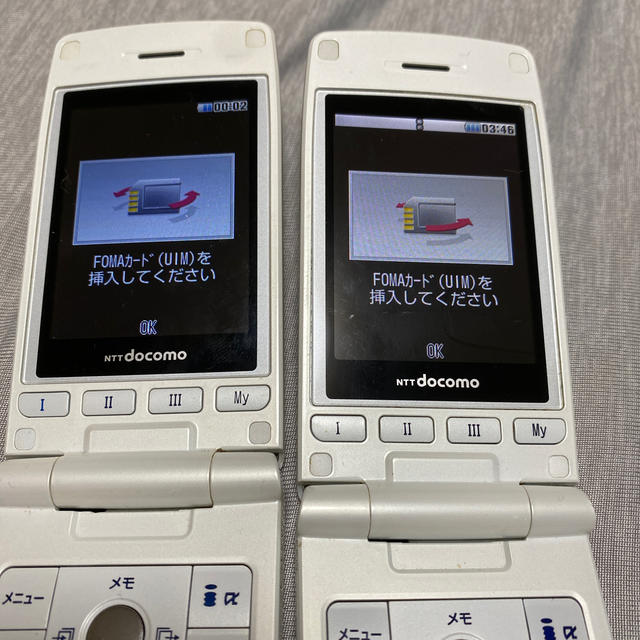 NTTdocomo(エヌティティドコモ)のDOCOMO 3G ガラケー　3G ２台　中古 スマホ/家電/カメラのスマートフォン/携帯電話(携帯電話本体)の商品写真