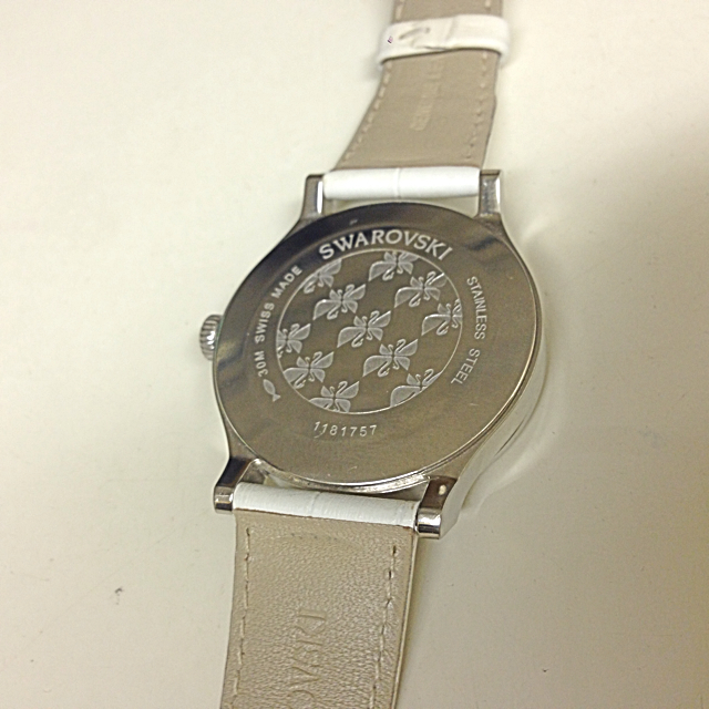 SWAROVSKI(スワロフスキー)のSWAROVSKI白色時計♡ レディースのファッション小物(腕時計)の商品写真