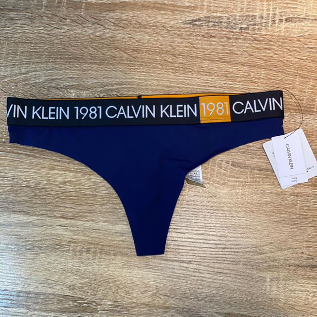 Calvin Klein(カルバンクライン)のカルバンクライン 1981 Tバック M レディースの下着/アンダーウェア(ショーツ)の商品写真