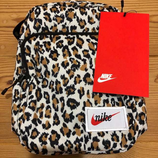 NIKE(ナイキ)の(^^)さん専用　新品　NIKE ショルダーバッグ レオパード メンズのバッグ(ショルダーバッグ)の商品写真