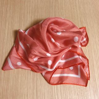 クミキョク(kumikyoku（組曲）)の組曲　オレンジドット×ホワイトドット柄スカーフ(バンダナ/スカーフ)