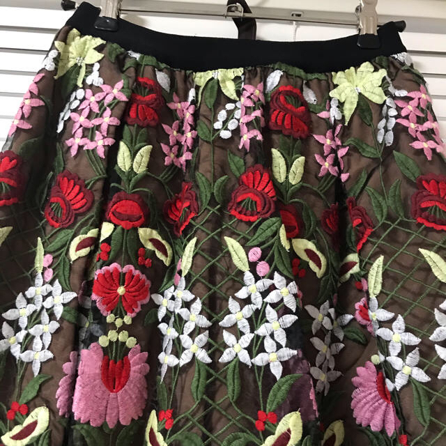 Chesty(チェスティ)の専用　刺繍スカート　レッド レディースのスカート(ロングスカート)の商品写真