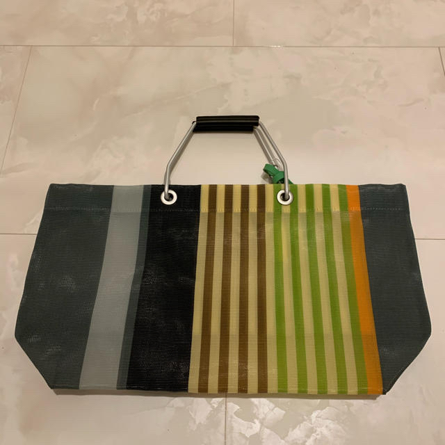 Marni(マルニ)の新品　ストライプバッグ　ミニ　マルチグレー　MARNI  レディースのバッグ(かごバッグ/ストローバッグ)の商品写真