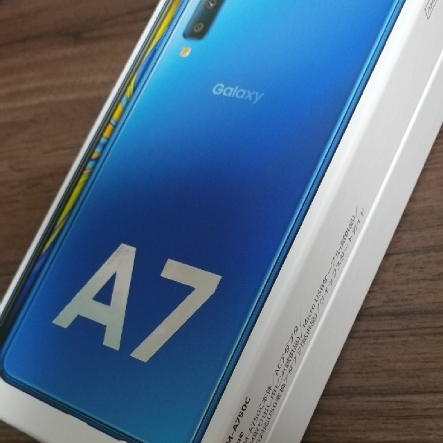 SAMSUNG(サムスン)の新品　Galaxy A7 ブルー 64 GB SIMフリー スマホ/家電/カメラのスマートフォン/携帯電話(スマートフォン本体)の商品写真