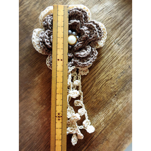 ナチュラルコサージュ　卒園　卒業　立体の花　レース編み　ハンドメイド　パール ハンドメイドのアクセサリー(コサージュ/ブローチ)の商品写真