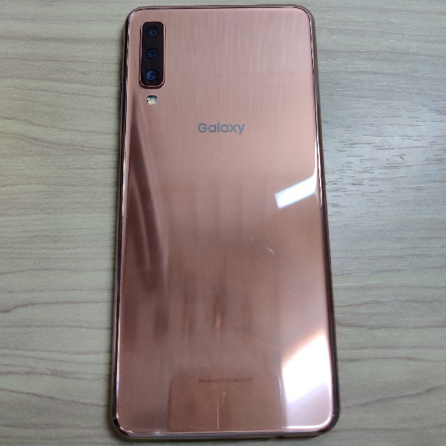 SAMSUNG(サムスン)のSamsung Galaxy A7 ゴールド スマホ/家電/カメラのスマートフォン/携帯電話(スマートフォン本体)の商品写真