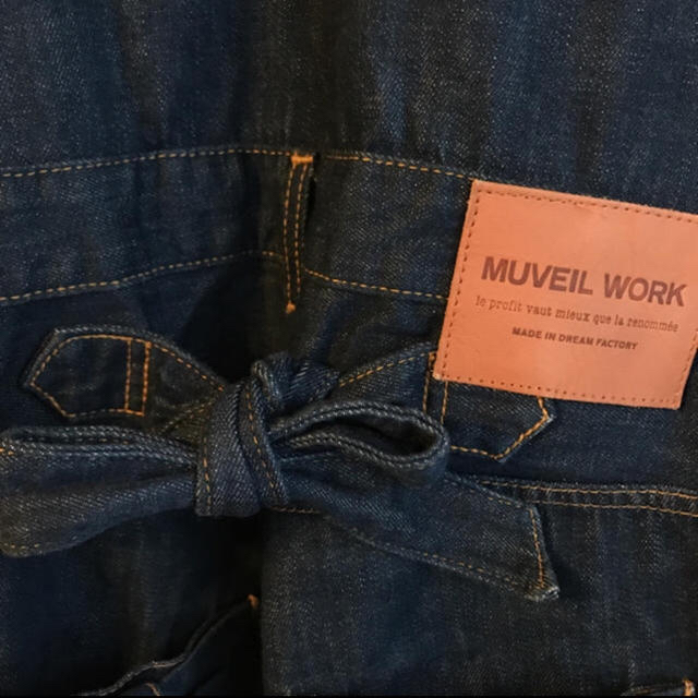 MUVEIL WORK(ミュベールワーク)のMUVEIL WORKリボンサロペット レディースのパンツ(サロペット/オーバーオール)の商品写真