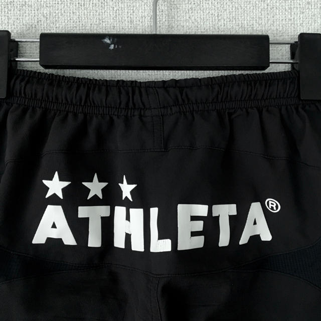 ATHLETA(アスレタ)のATHLETA ピステ シャカシャカ セットアップ 上下セット ブラック ロゴ スポーツ/アウトドアのサッカー/フットサル(ウェア)の商品写真