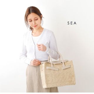 シー(SEA)の今季新品★SEA（シー）★アバカかごバッグM　限定カラーecru(かごバッグ/ストローバッグ)