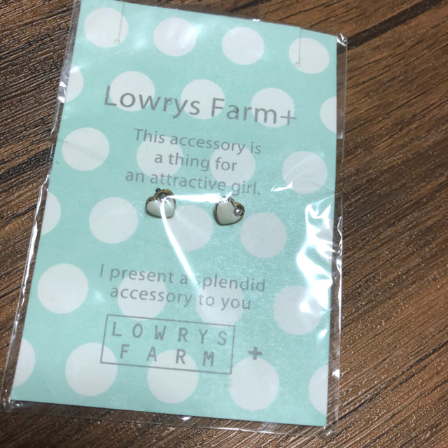 LEPSIM LOWRYS FARM(レプシィムローリーズファーム)のローリーズファーム　ピアス レディースのトップス(カットソー(半袖/袖なし))の商品写真