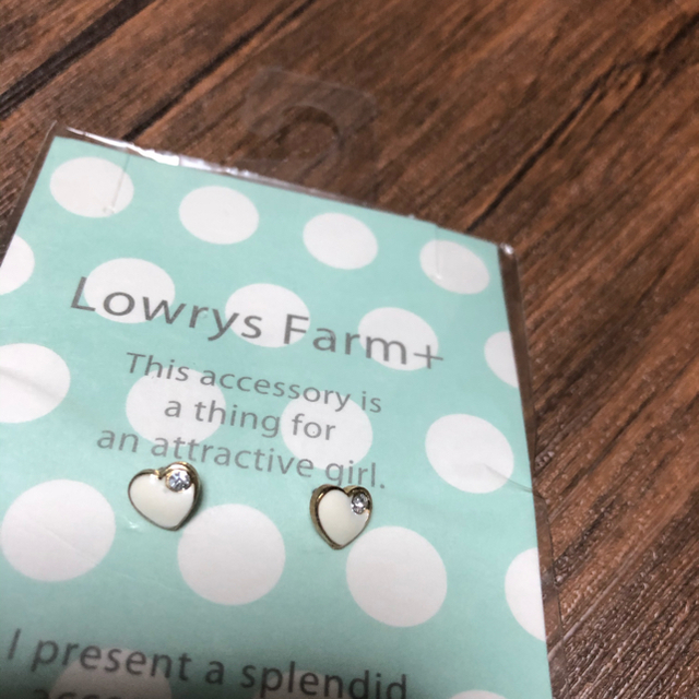 LEPSIM LOWRYS FARM(レプシィムローリーズファーム)のローリーズファーム　ピアス レディースのトップス(カットソー(半袖/袖なし))の商品写真