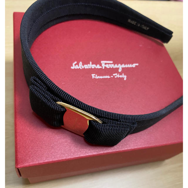 Salvatore Ferragamo(サルヴァトーレフェラガモ)のフェラガモ カチューシャ 黒 レディースのヘアアクセサリー(カチューシャ)の商品写真