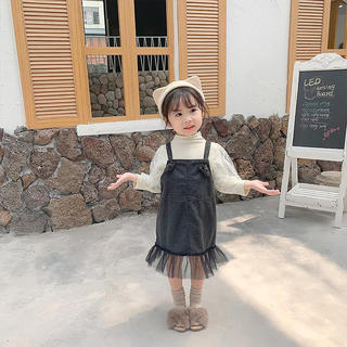 【新品】ブラックデニム　サロペットスカート　韓国子供服(ワンピース)
