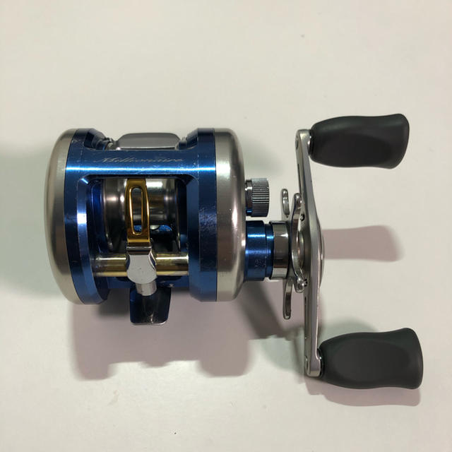 DAIWA(ダイワ)のダイワ ミリオネア 200L BLUE BACKER ベイエリアスペシャル スポーツ/アウトドアのフィッシング(リール)の商品写真