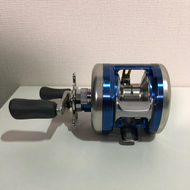 DAIWA(ダイワ)のダイワ ミリオネア 200L BLUE BACKER ベイエリアスペシャル スポーツ/アウトドアのフィッシング(リール)の商品写真