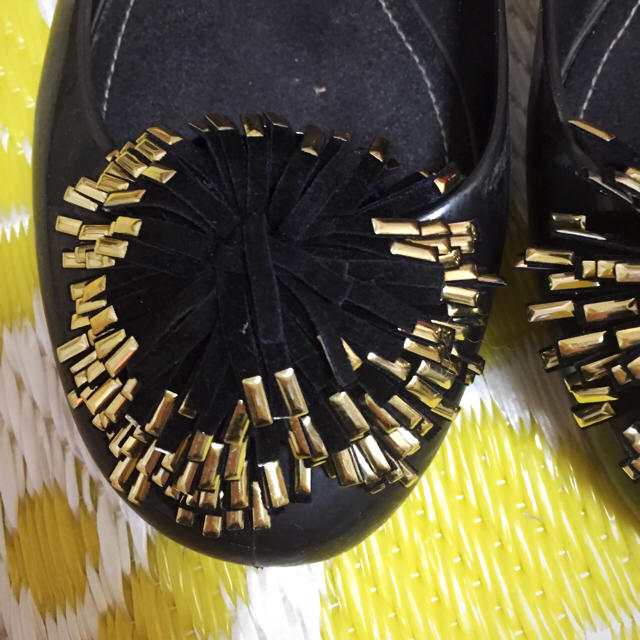 黒パンプス ポリ製 フラットシューズ レディースの靴/シューズ(ハイヒール/パンプス)の商品写真