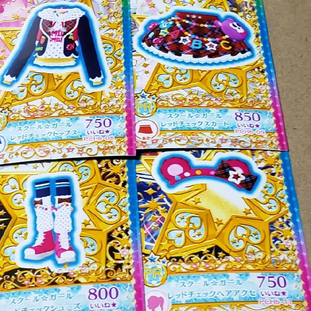 T-ARTS(タカラトミーアーツ)のプリチャン スクール☆ガールレッドチェックコーデ一式 エンタメ/ホビーのアニメグッズ(カード)の商品写真