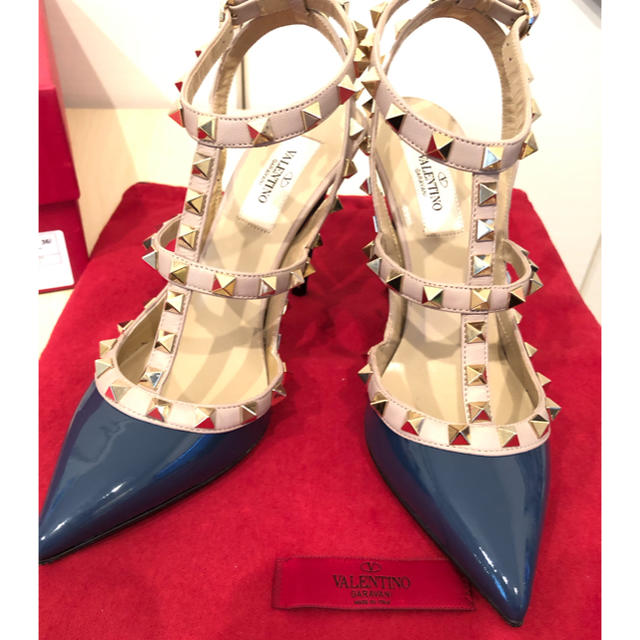 VALENTINO(ヴァレンティノ)のVALENTINO☆ロックスタッズパンプス レディースの靴/シューズ(ハイヒール/パンプス)の商品写真