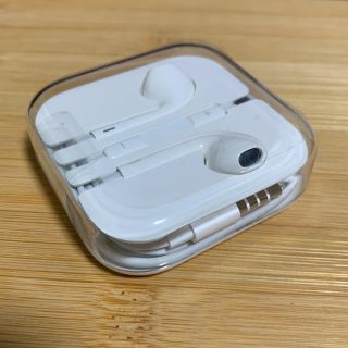 アイフォーン(iPhone)の新品　iPhone 純正　イヤホン　(ヘッドフォン/イヤフォン)