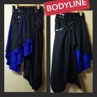 ボディライン(BODYLINE)のきぃちゃん様専用★BODYLINE未使用★フラップ付アシンメトリースカート黒×青(ひざ丈スカート)