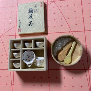 食材の湯呑みと急須セットと寿司桶(ミニチュア)