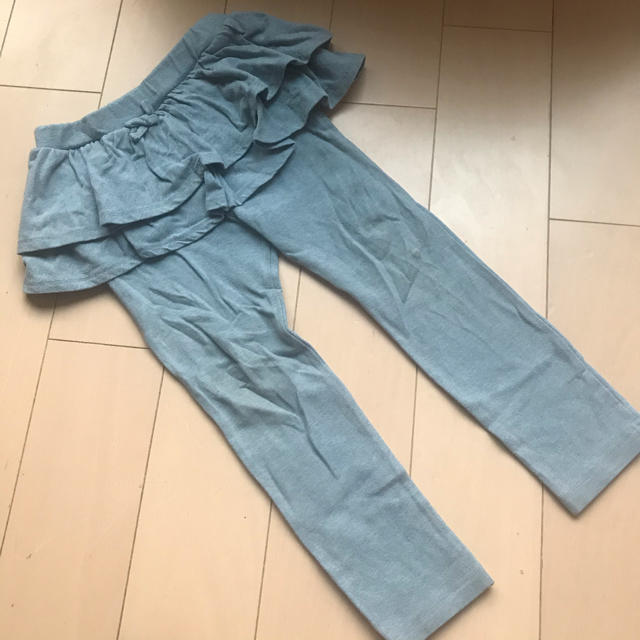 UNIQLO(ユニクロ)のデニム風　フリルスカートレギンス キッズ/ベビー/マタニティのキッズ服女の子用(90cm~)(パンツ/スパッツ)の商品写真