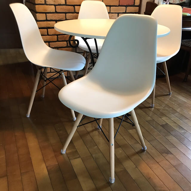 EAMES(イームズ)のイームズシェルチェアー　リプロダクト　4脚セット インテリア/住まい/日用品の椅子/チェア(ダイニングチェア)の商品写真