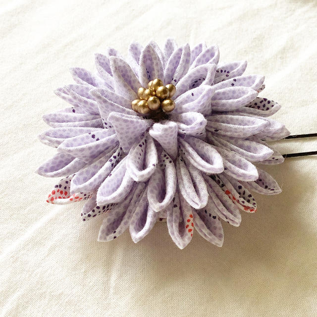 つまみ細工　髪飾り　薄紫 ハンドメイドのアクセサリー(ヘアアクセサリー)の商品写真
