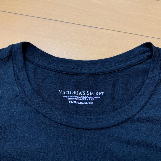 Victoria's Secret(ヴィクトリアズシークレット)の売り切り値下げVICTORIA’S SECRET 黒半袖Tシャツ レディースのトップス(Tシャツ(半袖/袖なし))の商品写真