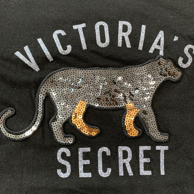 Victoria's Secret(ヴィクトリアズシークレット)の売り切り値下げVICTORIA’S SECRET 黒半袖Tシャツ レディースのトップス(Tシャツ(半袖/袖なし))の商品写真