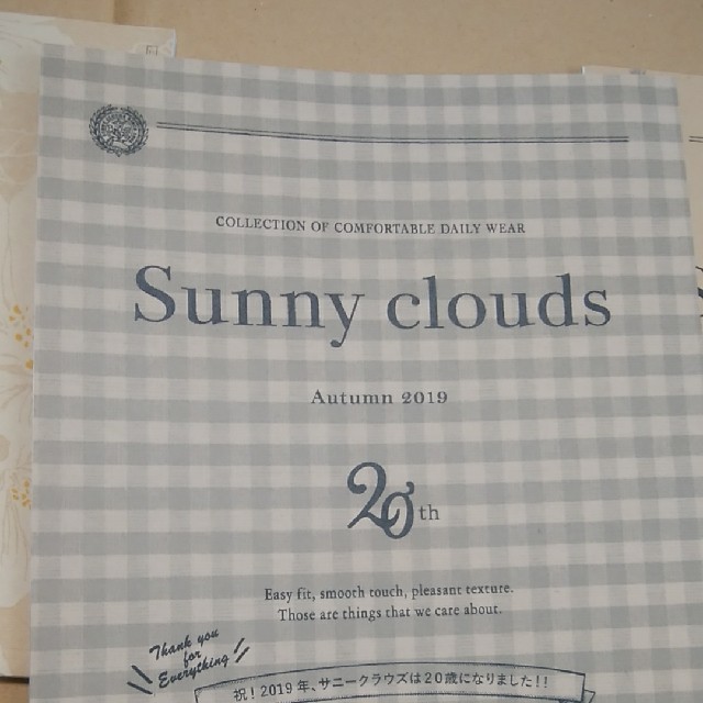 FELISSIMO(フェリシモ)のｻﾆｰｸﾗｳｽﾞSunny clouds 2019 20’thカタログ3冊セット エンタメ/ホビーの本(その他)の商品写真