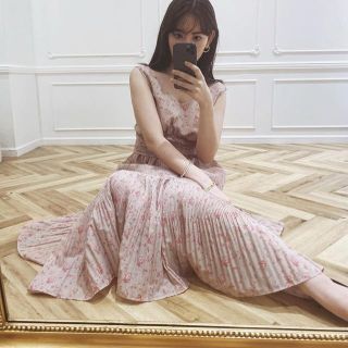 スナイデル(SNIDEL)のcherryrose様ご専用　Pleated Floral Midi Dress(ロングワンピース/マキシワンピース)