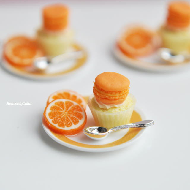 オレンジマカロンカップケーキとスライスのセット ハンドメイドのおもちゃ(ミニチュア)の商品写真