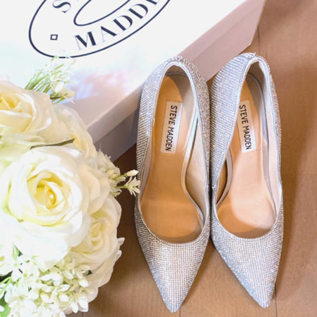 Steve Madden(スティーブマデン)のシルバー　Steve Madden   パンプス　ダイアナ　キラキラ　結婚式 レディースの靴/シューズ(ハイヒール/パンプス)の商品写真