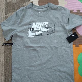 ナイキ(NIKE)の【新品未使用】NIKE ナイキ Tシャツ(Tシャツ/カットソー(半袖/袖なし))