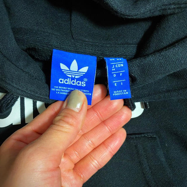 adidas(アディダス)の【値下げ】アディダス　レディースパーカー レディースのトップス(パーカー)の商品写真