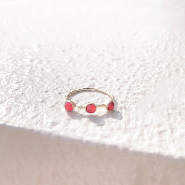 Ameri VINTAGE(アメリヴィンテージ)のred moon ring* ハーフエタニティレッドムーンリング レディースのアクセサリー(リング(指輪))の商品写真