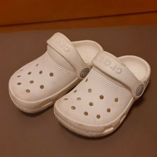 クロックス(crocs)のクロックス　白　ホワイト　キッズ　c6サイズ(サンダル)