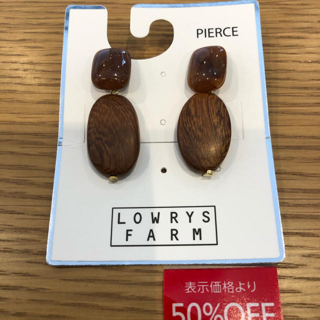 LOWRYS FARM(ローリーズファーム)のLOWRYS  FARM  ウッドピアス レディースのアクセサリー(ピアス)の商品写真