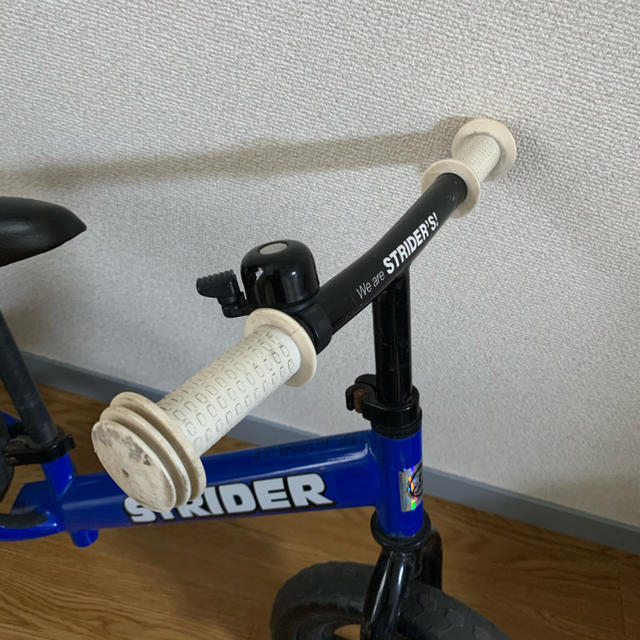 STRIDERストライダー☆ブルー キッズ/ベビー/マタニティの外出/移動用品(自転車)の商品写真