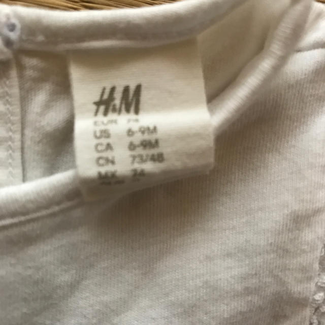 H&M(エイチアンドエム)のH&M トップス　ノースリーブ　6-9m キッズ/ベビー/マタニティのベビー服(~85cm)(タンクトップ/キャミソール)の商品写真