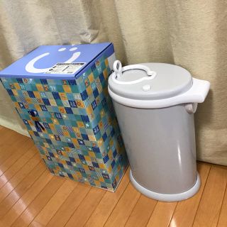 ほぼ新品　オムツ　ウッビー　ゴミ箱　オムツペール　グレー　(紙おむつ用ゴミ箱)